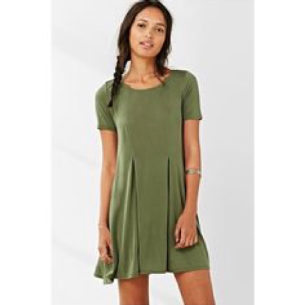 Silence + Noise Riley Trapeze Dress in Green/Olive Color Swing Style